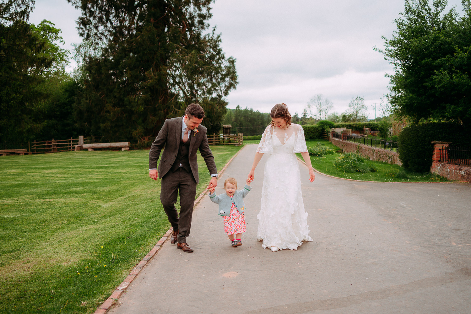THE HAYBARN WEDDING PHOTOGRAPHY HEREFORDSHIRE 010 THE HAYBARN WEDDING PHOTOGRAPHY HEREFORDSHIRE 010